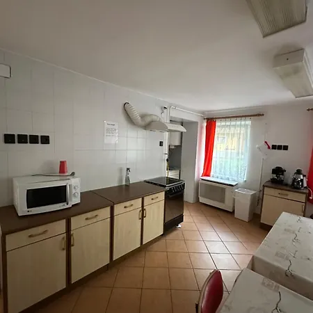 Hátsó Udvar Kuckó *